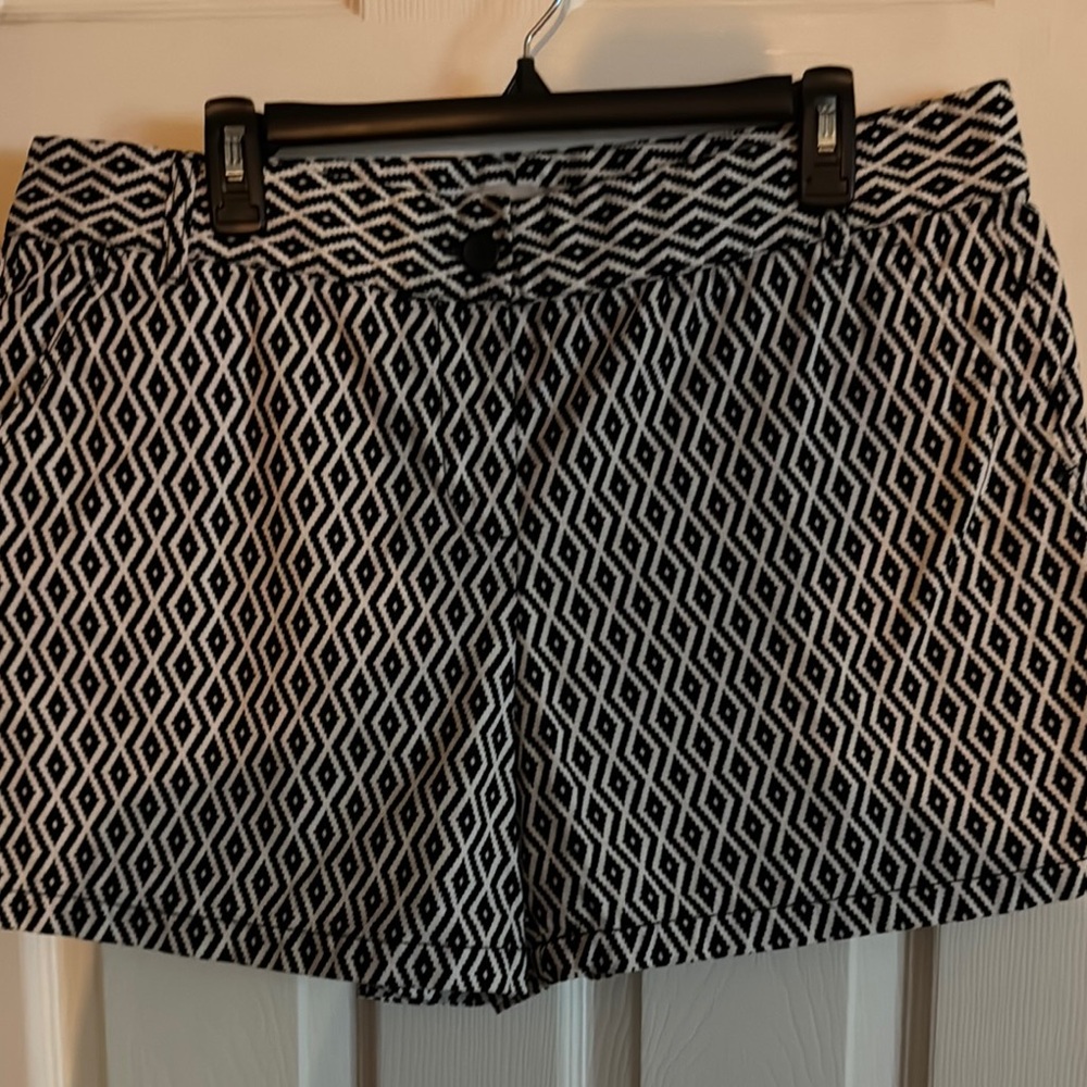 Black and White Graphic Bermudas